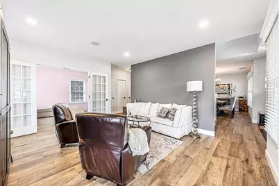 121 Bayway Avenue, Bay Shore, NY 11706 - Photo 20