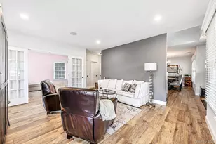 121 Bayway Ave, Bay Shore, NY 11706 - Photo 20