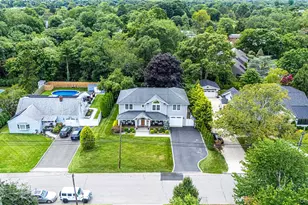 121 Bayway Ave, Bay Shore, NY 11706 - Photo 2