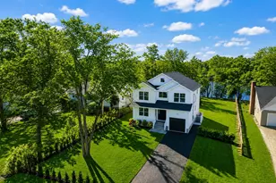 909 Ostrander Ave, Riverhead, NY 11901 - Photo 2