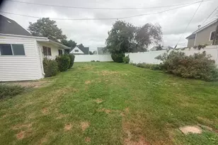 190 Meridian Rd, Levittown, NY 11756 - Photo 18