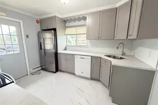 190 Meridian Rd, Levittown, NY 11756 - Photo 4