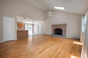 31 Carter Rd, Hampton Bays, NY 11946 - Photo 2