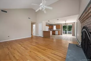 31 Carter Rd, Hampton Bays, NY 11946 - Photo 4