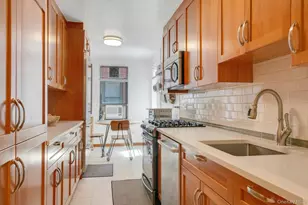 445 W 240th St, Bronx, NY 10463 - Photo 4