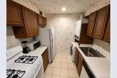 26910 Grand Central Parkway #4M, Floral Park, NY 11005 - Photo 6