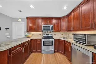 60 Lincoln Ave, Deer Park, NY 11729 - Photo 14