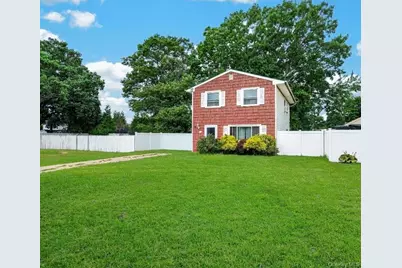 60 Lincoln Avenue, Deer Park, NY 11729 - Photo 2