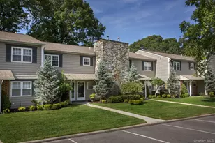 398 Lake Pointe Dr, Middle Island, NY 11953 - Photo 2