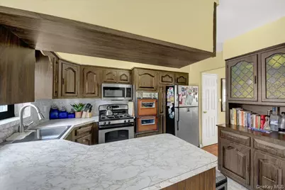 3015 Waterbury Avenue, Bronx, NY 10461 - Photo 6