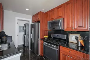 606 Vista View Dr, Farmingville, NY 11738 - Photo 2