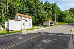 212 Center St, Ellenville, NY 12428 - Photo 2