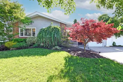 18 Shelter Hill Road, Plainview, NY 11803 - Photo 2