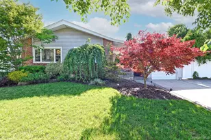 18 Shelter Hill Rd, Plainview, NY 11803 - Photo 2