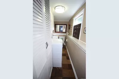 42 Foster Avenue, Malverne, NY 11565 - Photo 18