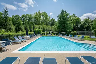 215 Sandpiper Ct, Yorktown Heights, NY 10598 - Photo 4