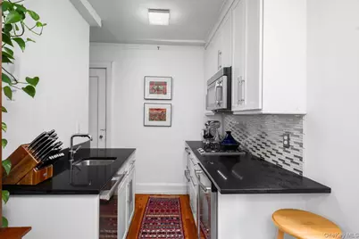 2 Westchester Ave #3N, White Plains, NY 10601 - Photo 1