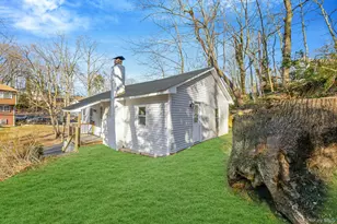 34 Glenna Little Trail, Huntington, NY 11743 - Photo 2