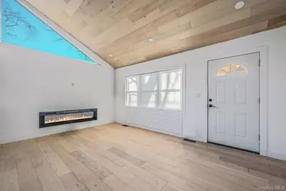 24485 Main Road, Mattituck, NY 11935 - Photo 8