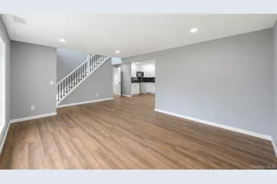 779 Peconic Avenue, West Babylon, NY 11704 - Photo 14