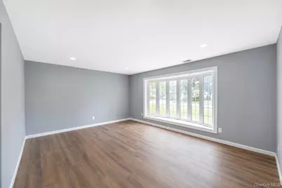 779 Peconic Avenue, West Babylon, NY 11704 - Photo 12