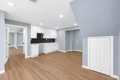 779 Peconic Avenue, West Babylon, NY 11704 - Photo 30