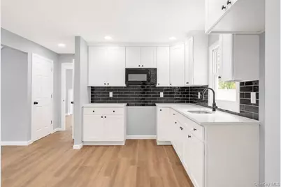 779 Peconic Avenue, West Babylon, NY 11704 - Photo 20