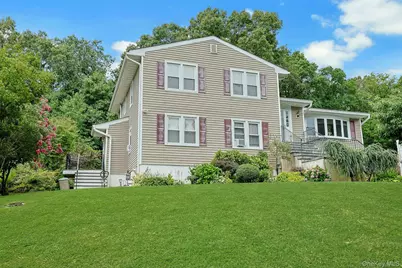 7 Holly Ridge Road, Valhalla, NY 10595 - Photo 2