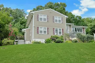 7 Holly Ridge Rd, Valhalla, NY 10595 - Photo 2