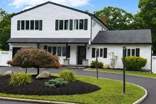 2224 Louis Kossuth Ave, Ronkonkoma, NY 11779 - Photo 2