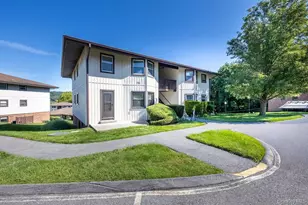 16 D Essex Pl, Yorktown Heights, NY 10598 - Photo 2