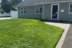 17 Blanche St, Plainview, NY 11803 - Photo 2
