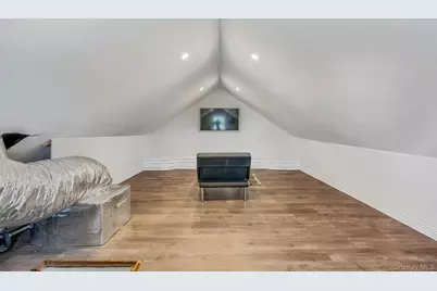1365 Langdon Boulevard, Rockville Centre, NY 11570 - Photo 14