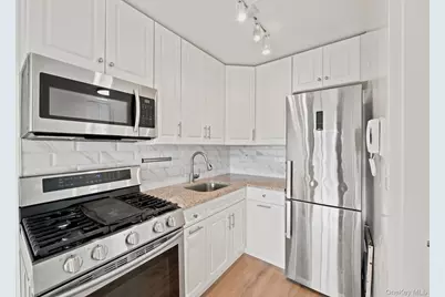 185 Hall Street #1010, Brooklyn, NY 11205 - Photo 4