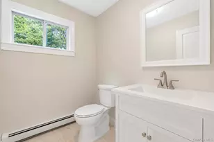 11 Bates Ln, Ridge, NY 11961 - Photo 8