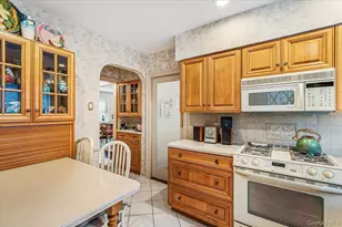 78-20 222nd St, Oakland Gardens, NY 11364 - Photo 16