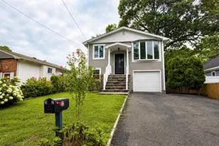 32 Dorchester Rd, Ronkonkoma, NY 11779 - Photo 2