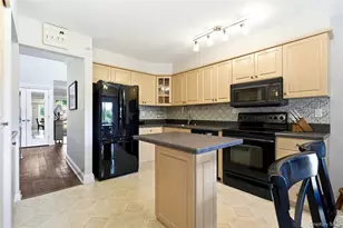 93 Boathouse Ln W, Bay Shore, NY 11706 - Photo 20