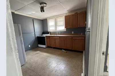 193 W Graham Avenue, Hempstead, NY 11550 - Photo 4