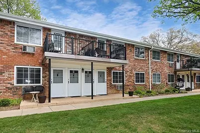 178 Jervis Avenue #178, Farmingdale, NY 11735 - Photo 4