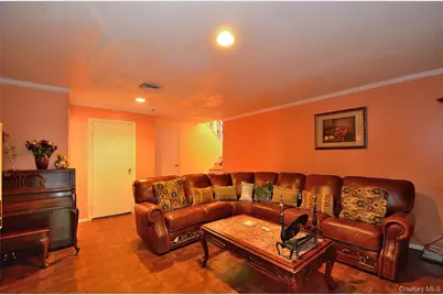 786 E Carl Avenue, Baldwin, NY 11510 - Photo 22