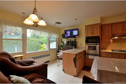 786 E Carl Avenue, Baldwin, NY 11510 - Photo 12