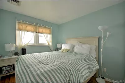 786 E Carl Avenue, Baldwin, NY 11510 - Photo 18
