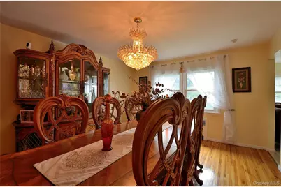 786 E Carl Avenue, Baldwin, NY 11510 - Photo 6