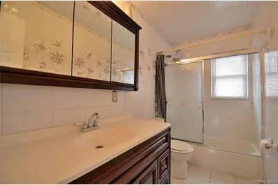 786 E Carl Avenue, Baldwin, NY 11510 - Photo 20