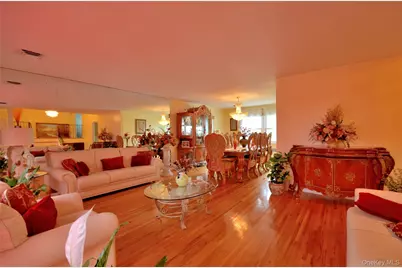 786 E Carl Avenue, Baldwin, NY 11510 - Photo 2