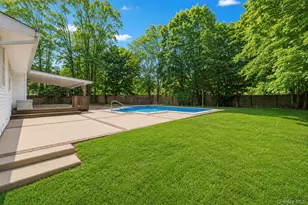 10 Aron Dr, Bohemia, NY 11716 - Photo 36