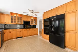 10 Aron Dr, Bohemia, NY 11716 - Photo 10