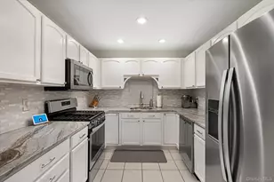 1116 Savoy Dr, Melville, NY 11747 - Photo 8