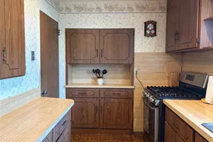 46 Margaret Dr E, Plainview, NY 11803 - Photo 4